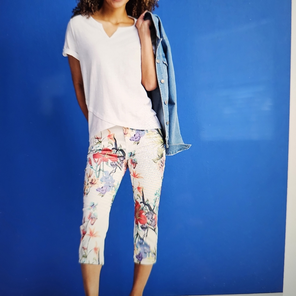 Chico's Tossed Tropical Girlfriend Capri Jeans Size 1